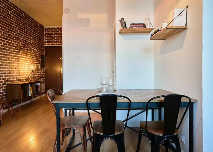 1 Bedroom Apartment Near Metro, Shops & Schools