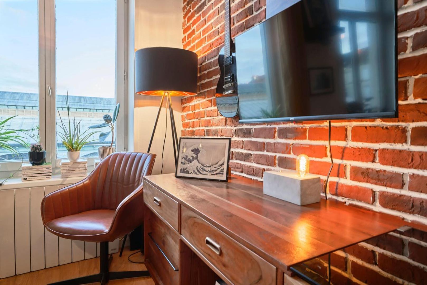 1 Bedroom Near Metro, Shops & Schools Apartamento